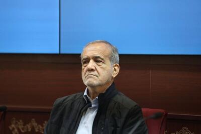  ویدیو| دوچرخه سواری پزشکیان در اصفهان