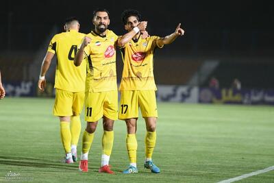  در غیاب سرخابی‌ها؛ مهمان ناخوانده در صدر جدول لیگ برتر فوتبال