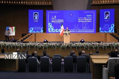  پزشکیان: انسان واقعی کسی است که با تمام وجود، دانایی و علمش برای گره‌گشایی از مشکلات تلاش کند