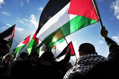  اولین استفاده اسیر فلسطینی آزادشده از قاشق پس از ۴ سال + ببینید