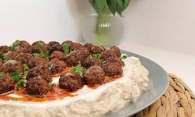  طرز تهیه علی نازیک ترکیه‌ای؛ ترکیب بادمجان، گوشت و سس بشامل
