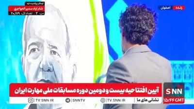  هنرمندی که در حین سخنرانی رئیس‌جمهور تصویر ایشان را ترسیم می‌کند + فیلم