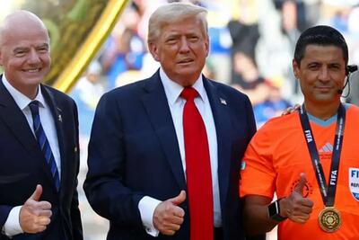  بنر نصب شده علیرضا فغانی با مدال سیب زمینی در قم! / پوستر عجیب پس از عکس در کنار ترامپ +عکس