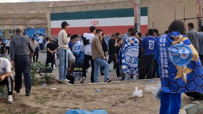 هیجان در اطراف ورزشگاه شهر قدس پیش از دیدار استقلال و مس رفسنجان
