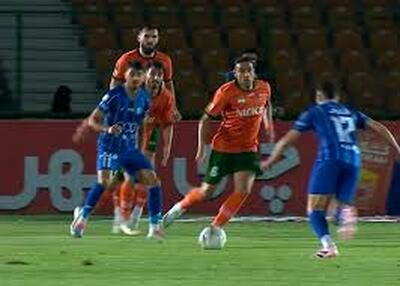  آبی‌ها تشنه گل دوم؛ ضربه خطرناک منیر از کنار دروازه بیرون رفت