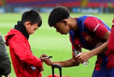  عجیب ولی واقعی: امضا گرفتن از یامال پولی شد!