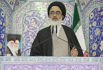  امام جمعه قم: رعایت حجاب انتخاب فردی نیست