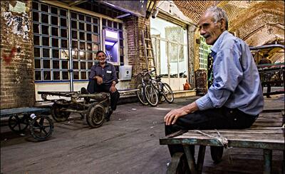  وقتی فقر هم تبدیل به سرگرمی می‌شود؛ روایت تلخ باربران بازار