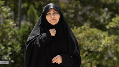 سکینه پاد: کف میدان کسانی که خود را نسبت به مقوله‌ی حجاب غیرتمند می‌دانند، کسانی که محجبه نباشند را بی حیا و مردان منتخب به آنها را بی غیرت می‌دانند