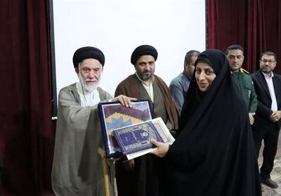  تجلیل از حافظ کل و فعالان قرآنی شهرستان دیر - تسنیم