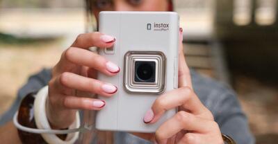  فوجی‌فیلم دوربین Instax LiPlay Plus را برای عاشقان سلفی معرفی کرد + تصویر
