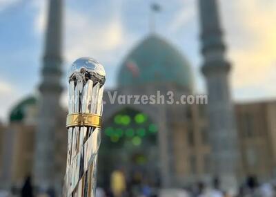  بازیکن سال آسیا با جایزه‌اش به جمکران رفت (عکس)