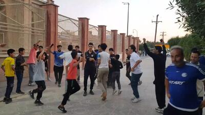  ورود هواداران استقلال خوزستان به ابادان همراه با یزله