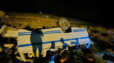  سقوط مینی‌بوس به دره در خراسان رضوی با یک فوتی و ۱۹ مصدوم