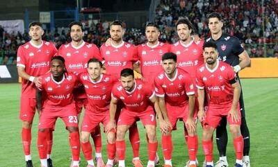  پرسپولیس با بازوبند مشکی وارد زمین می‌شود