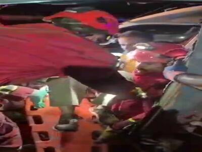 انحراف اتوبوس از جاده با ۴۰ مصدوم