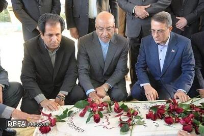  ادای احترام معاون رئیس‌جمهور به شهید گمنام استانداری کرمانشاه