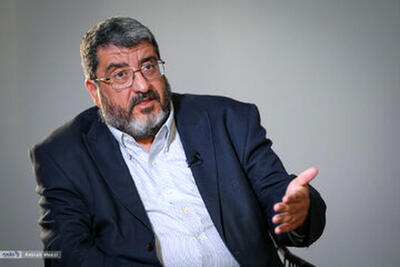 فواد ایزدی در روزنامه اصولگرا تحقیر شد