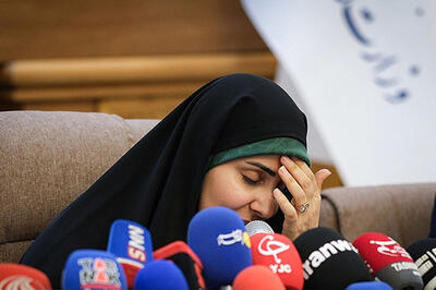  خانم وزیر چه چیزی داخل کیف شماست؟