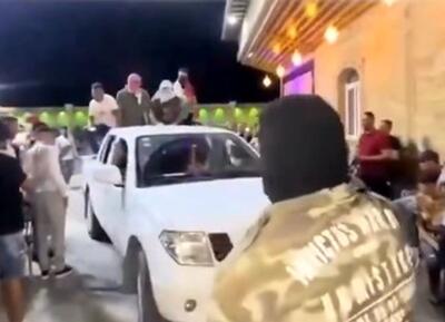 جشن عروسی با الهام از صحنه تحویل گروگان‌های اسرائیلی!