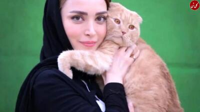  تاریخ وبگردی | دست نوازش بهنوش طباطبایی بر سر این حیوان ملوس
