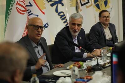 بازدید رئیس سازمان غذا و دارو از گروه صنعتی و پژوهشی زر  