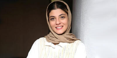  مهسا طهماسبی با کت‌وشلوار مشکی و اکسسوری‌های فانتزی درخشید - چی بپوشم