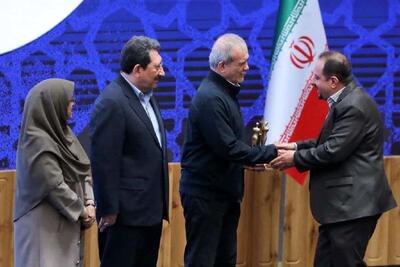  درخشش رامک بر قله‌های کیفیت/ رئیس‌جمهور به مدیرعامل رامک لوح تقدیر اهدا کرد