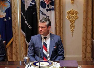  عکس/ وزیر جنگ آمریکا با کروات پرچم روسیه! | اقتصاد24