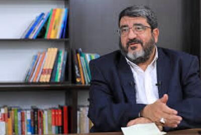  عصبانیت شدید روزنامه جوان از فواد ایزدی درپی تمسخر فرماندهان نظامی/ باید به دهان شایعه‌سازان خاک پاشید