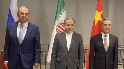 نامه مشترک ایران، روسیه و چین: پایان کامل و به موقع قطعنامه ۲۲۳۱، به منزله خاتمه بررسی موضوع هسته‌ای تهران در شورای امنیت است/ طرف‌های ذی‌ربط در برنامه هسته‌ای ایران، به یافتن راه‌حلی سیاسی از طریق گفت‌وگوی دیپلماتیک متعهد بمانند و از توسل به زور یا هر اقدام دیگری که موجب تشدید تنش گردد، خودداری نمایند