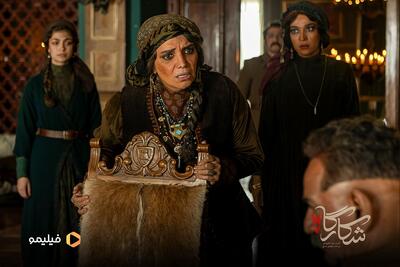  تصویری از الهام پاوه‌نژاد بازیگر  سریال شکارگاه  و دختر زیبایش «کُردیا» در آغوش یکدیگر!