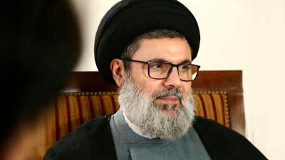  نمازخواندن دبیرکل فقید حزب الله لبنان در پارکینگ + عکس
