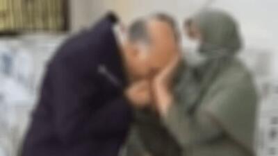 ادامه حواشی بوسه چهره مشهور بر دست زن کارگر+ تصاویر | از شیطنت‌ بی‌بی‌سی تا واکنش تند کاربران