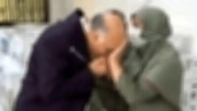  ادامه حواشی بوسه چهره مشهور بر دست زن کارگر+ عکس