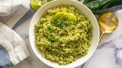  طرز تهیه سبزی پلو با گوشت چرخ کرده؛ طعمی بی‌نظیر با عطر دل‌انگیز سبزیجات تازه