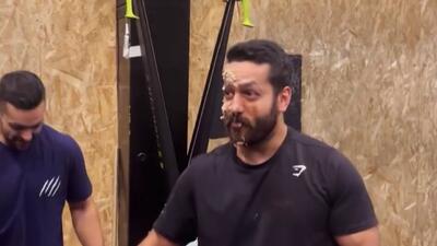  ببینید | جشن تولد بامزه به سبک قهرمان المپیک برای رفیق‌اش؛ کیک‌بازی در روباکس