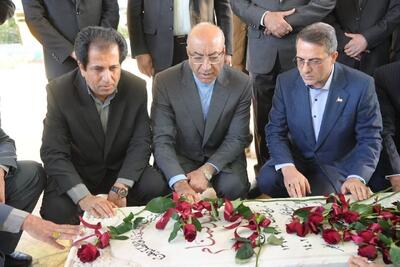  ادای احترام معاون رئیس‌جمهور به شهید گمنام استانداری کرمانشاه - پارس فوتبال