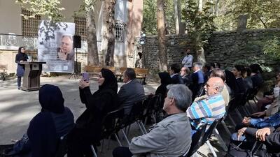  رونمایی از تابلوها و ابزارنگارگری فرشچیان در کاخ سعدآباد - پارس فوتبال
