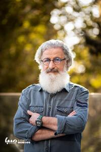 بهرام عظیمی؛ موهایم به خاطر انیمیشن «تهران ۱۵۰۰» سفید شد! | مجموعه رسانه ای صبا