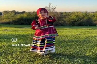  آواز شاد؛ دختر سر زبون دار منتظر آهنگ محلی بود ولی یکی دیگه گذاشتن کم نیاورد خوند خفن