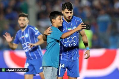 عجیب‌ترین سلفی لیگ را مهاجم استقلال گرفت!
