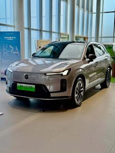  ولوو XC70 جدید؛ شاسی‌بلند هیبریدی با پیمایش ۱۲۰۰ کیلومتر، محصول همکاری ولوو و جیلی