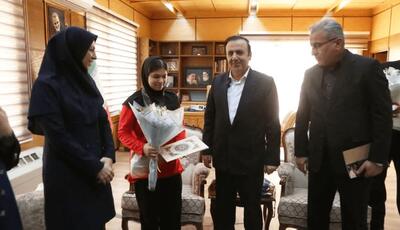 تجلیل استاندار قزوین از اولین قهرمان ایرانی پاراوزنه‌‌برداری بانوان جهان