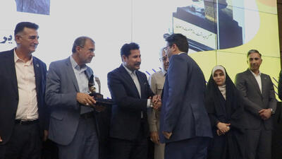  تقدیر از شرکت فولاد هرمزگان به عنوان واحد صنعتی نمونه استانی