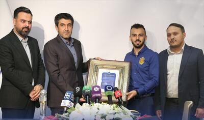  تقدیر از سالار آقاپور، بازیکن تیم فوتسال باشگاه فرهنگی و ورزشی گهرزمین، به عنوان بهترین بازیکن فوتسال آسیا