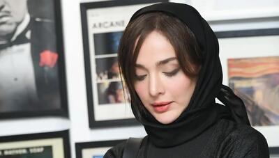  حضور المیرا دهقانی در جشن امضای یک کتاب با استایل سفید مشکی (عکس)