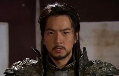  «موهیول» سریال امپراطور بادها در کنار سه فرزندش