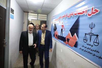   بازدید استاندار خوزستان از مجتمع‌های قضایی دادگاه‌های صلح شهرستان اهواز؛ مسایل و اختلاف ها را به گونه‌ای حل کنیم که به دادگاه کشیده نشود