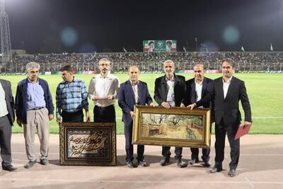  تجلیل ویژه از مدیر کل ورزش لرستان و کاپیتان اسبق خیبر در روز ورزش و تربیت بدنی